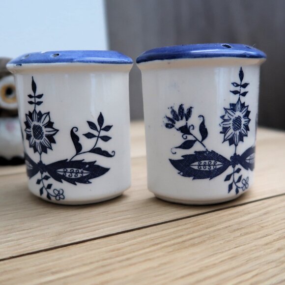 Source Unknown Other - Five sets of Vintage Salt and Pepper Shakers Collectors Decor